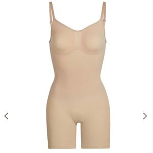 SKIMS NWOT Seamless Sculpt Mid Thigh Bodysuit